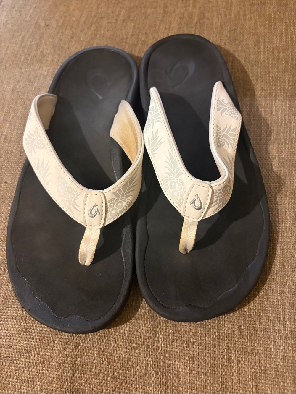 Reef Women’s Black Sandals with Cream Patterned Straps
